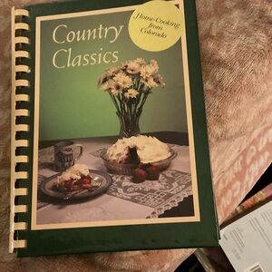 Country Classics: Recipes By Ginger Mitchell & Patsy Tompkins: Home cooking